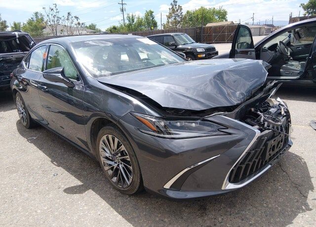2025 LEXUS ES