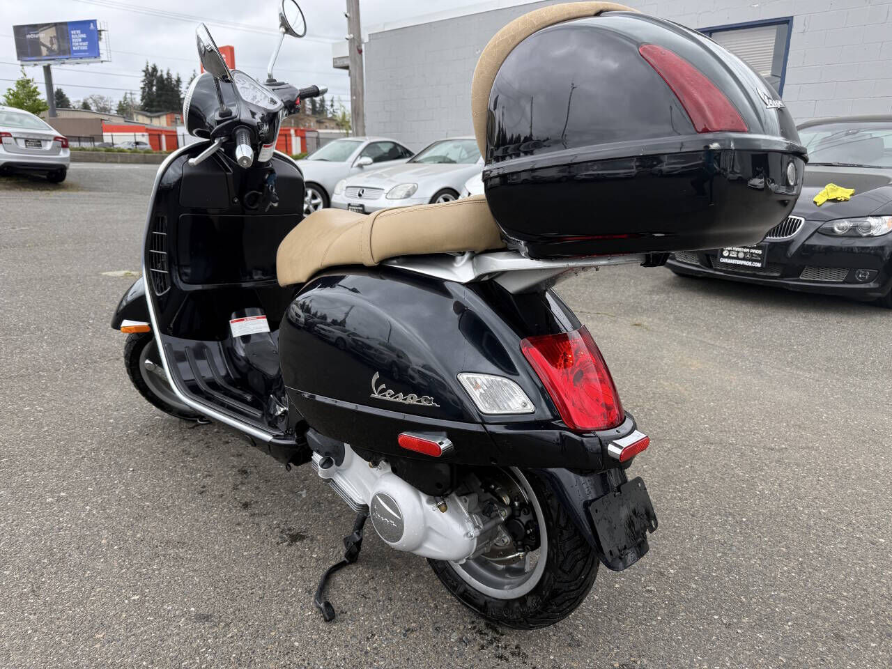 2009 PIAGGIO AND VESPA GT