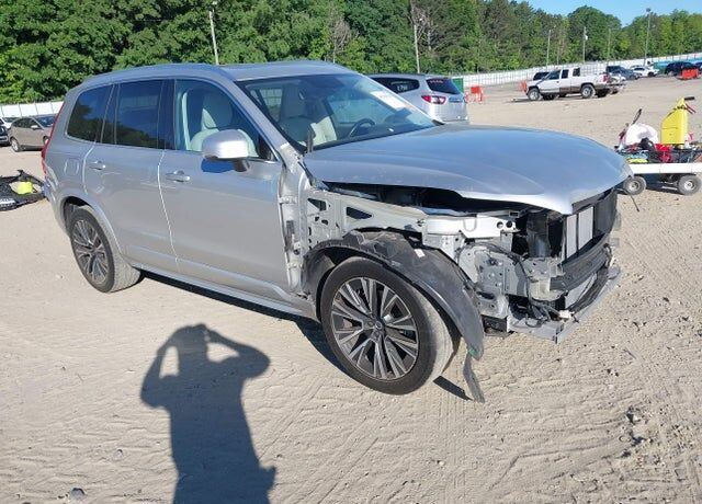 2022 VOLVO XC90