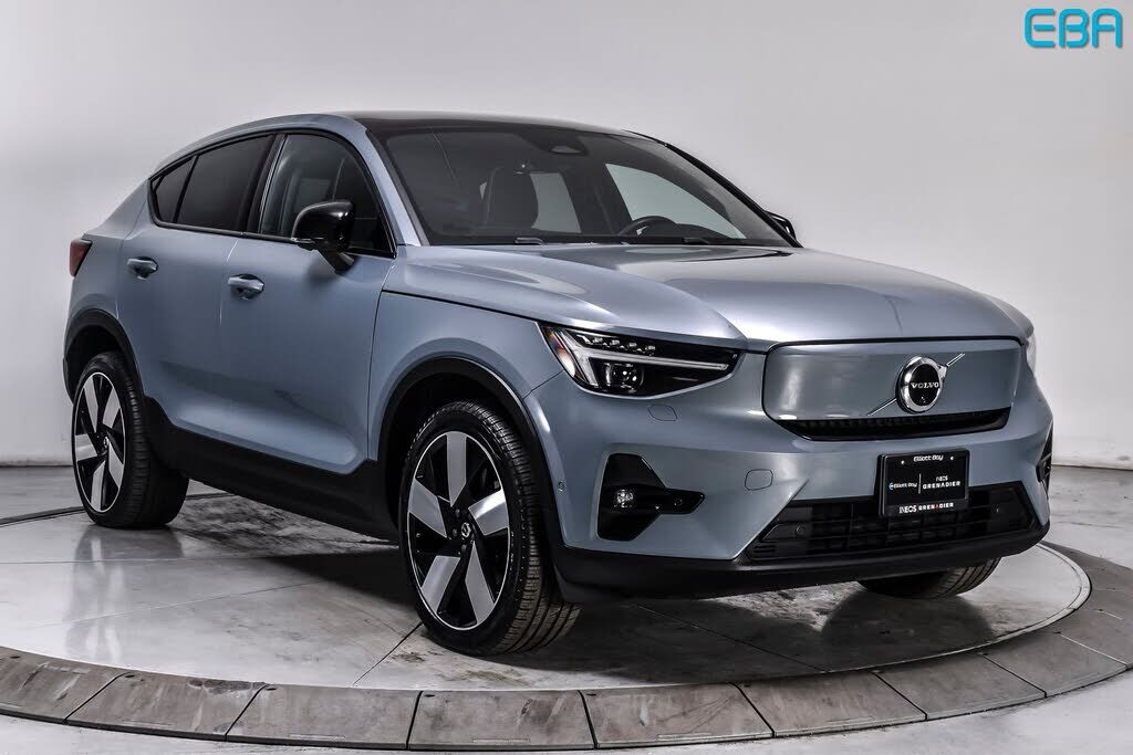 2023 VOLVO C40