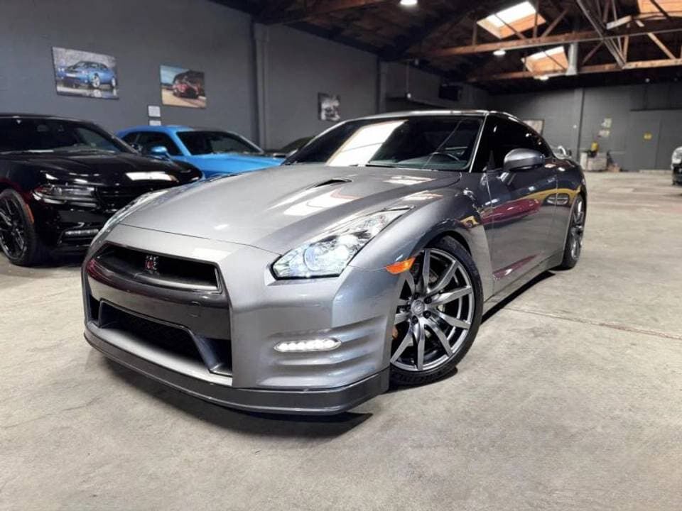 Nissan GT-R