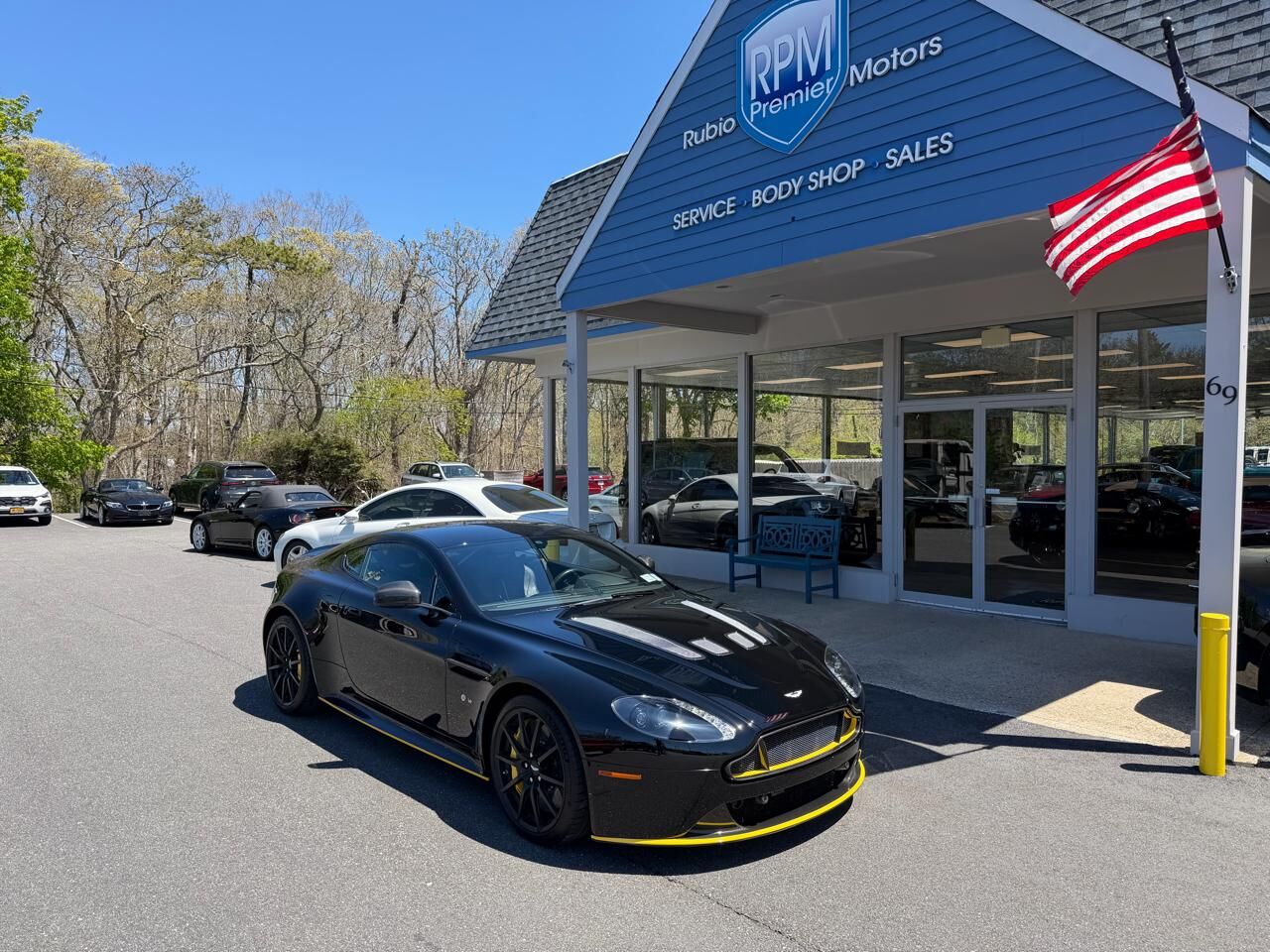 Aston Martin V12 Vantage
