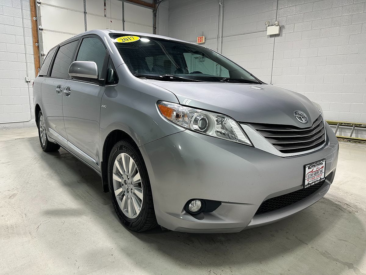 2017 TOYOTA Sienna