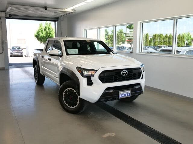2024 TOYOTA Tacoma
