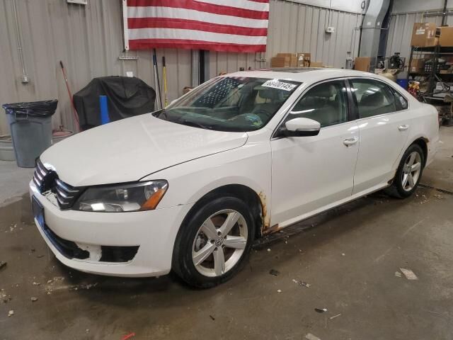 2013 VOLKSWAGEN Passat