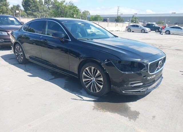2022 VOLVO S90