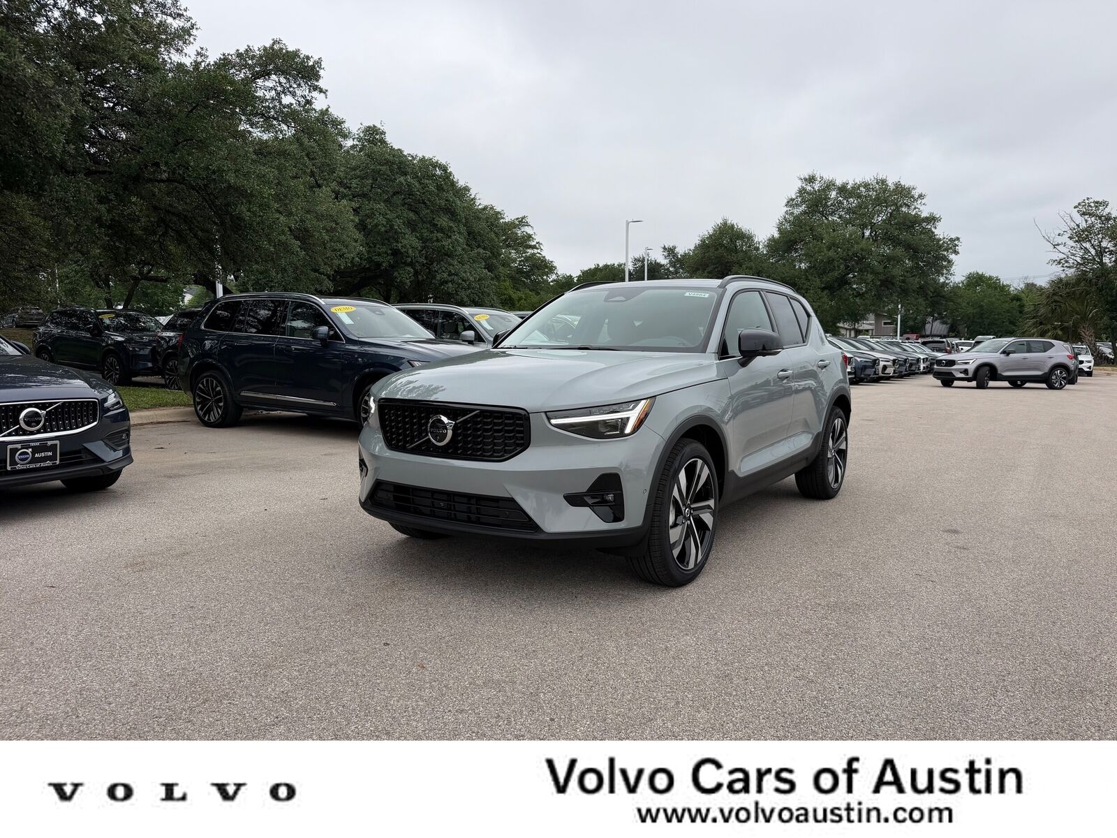 2026 VOLVO XC40