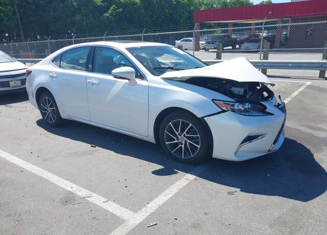 2018 LEXUS ES