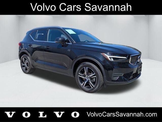 2025 VOLVO XC40