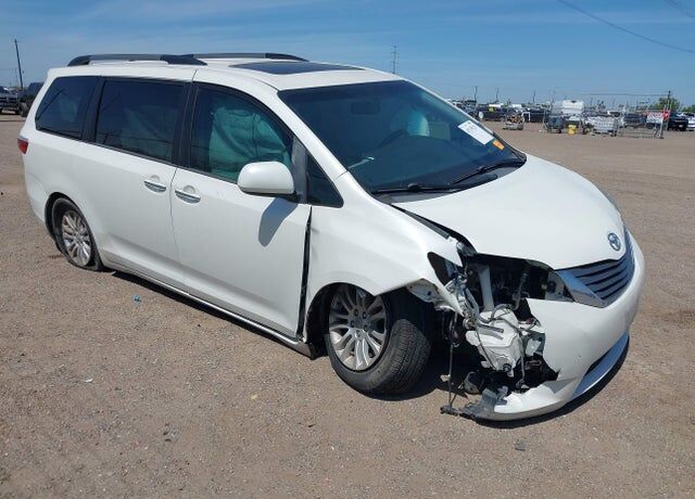 2017 TOYOTA Sienna