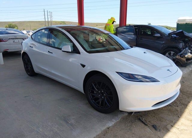 2026 TESLA Model 3