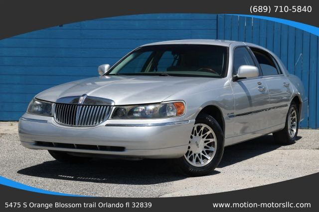 2001 LINCOLN Town Car