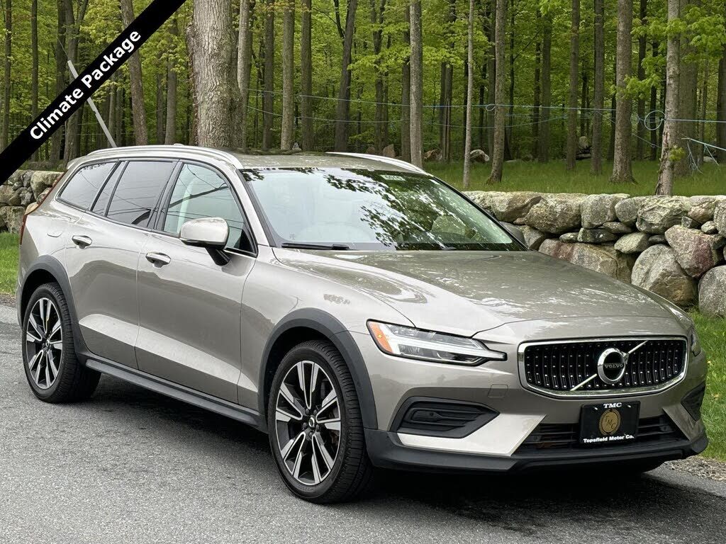 2020 VOLVO V60CC