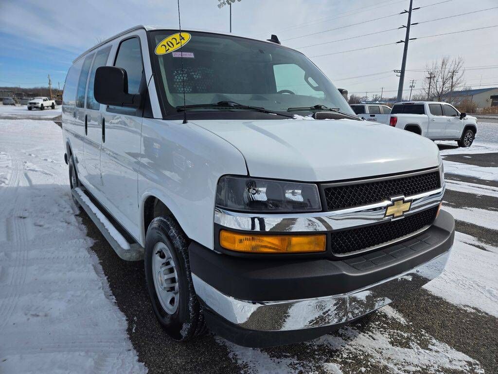 2024 CHEVROLET Express