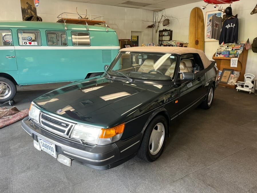 Saab 900