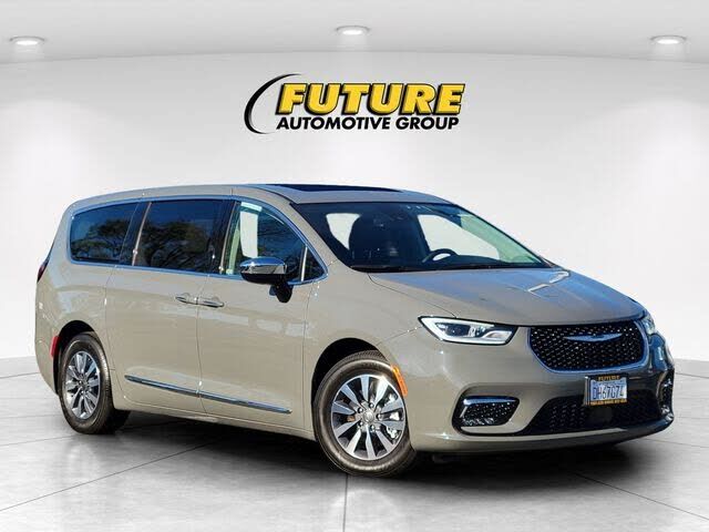 2023 CHRYSLER Pacifica