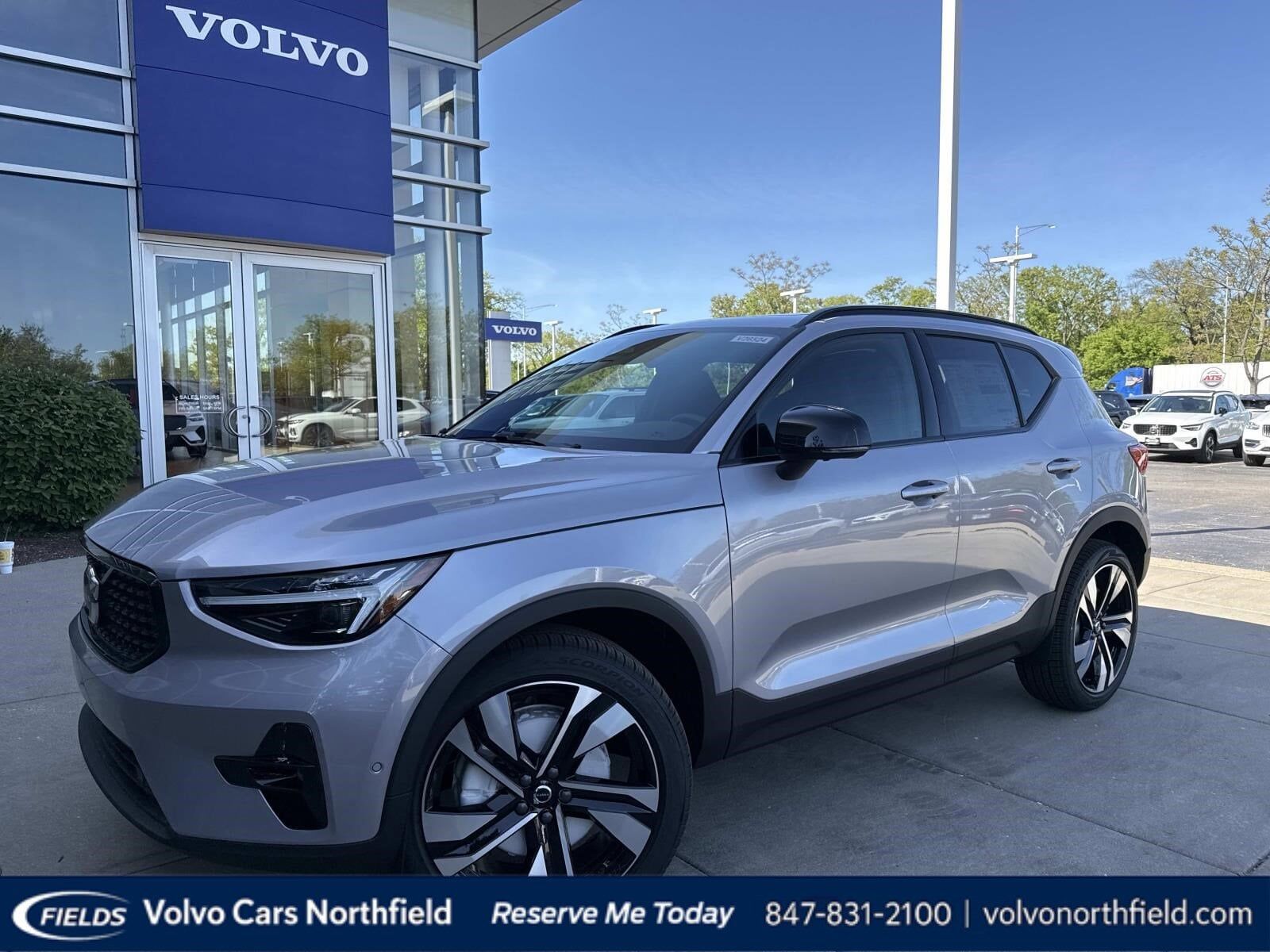 2026 VOLVO XC40