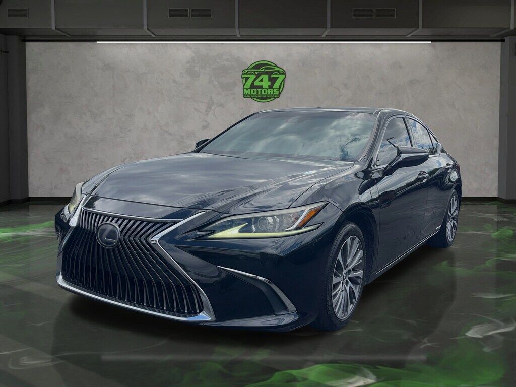2019 LEXUS ES