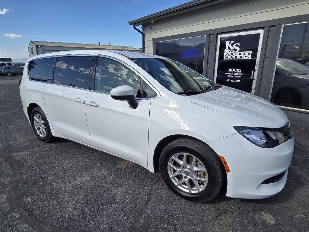 2023 CHRYSLER Voyager