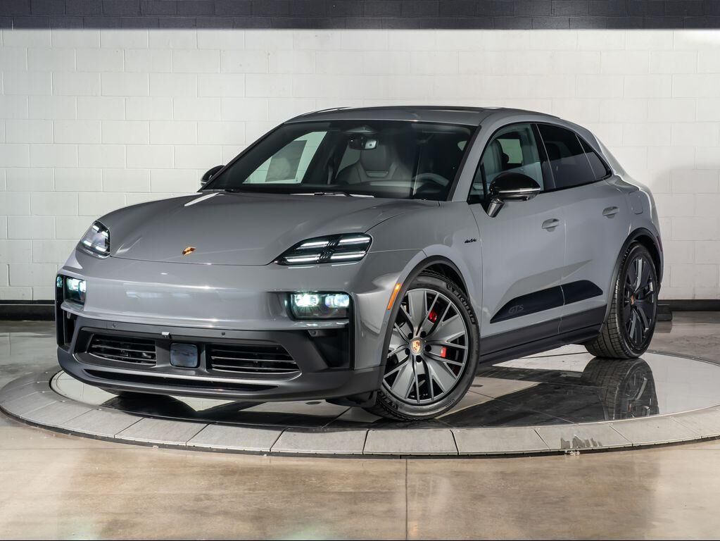 2026 PORSCHE Macan