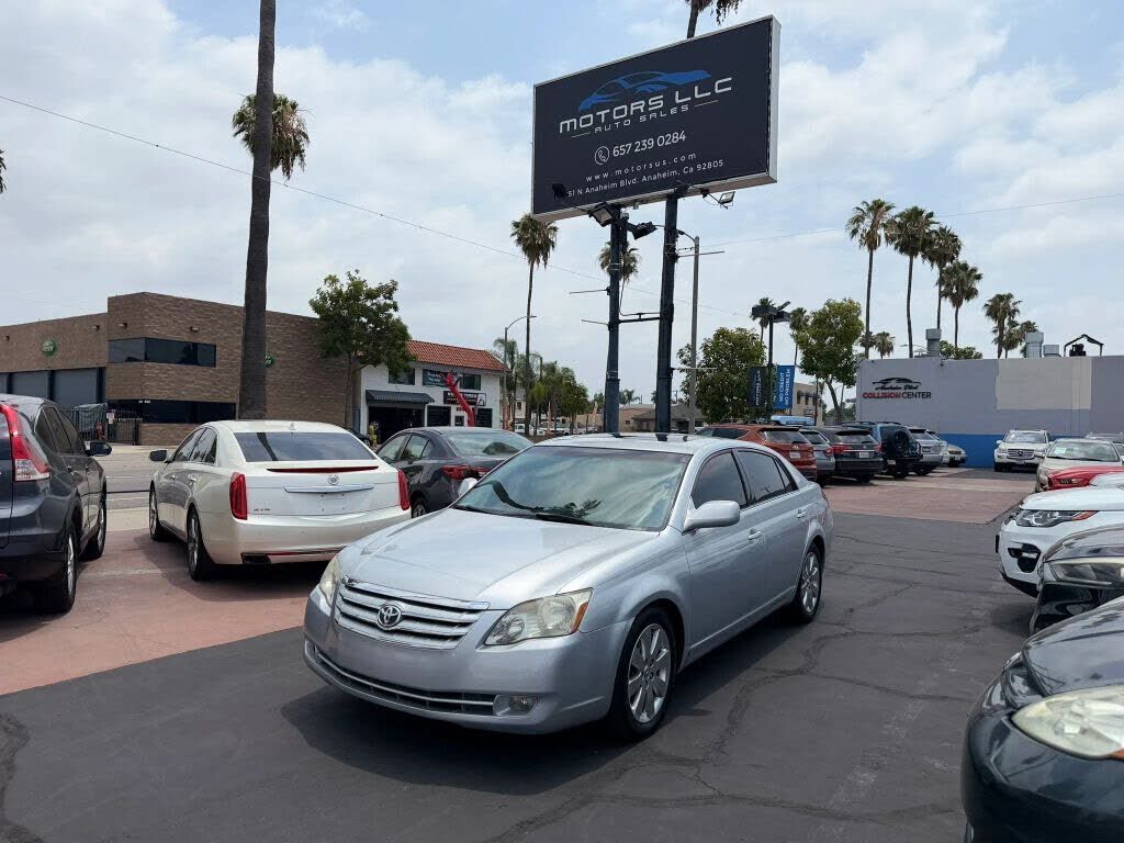 2005 TOYOTA Avalon