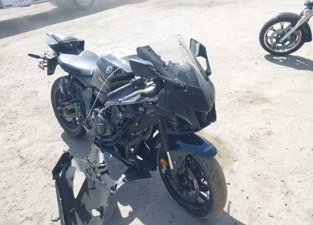 2025 YAMAHA YZF