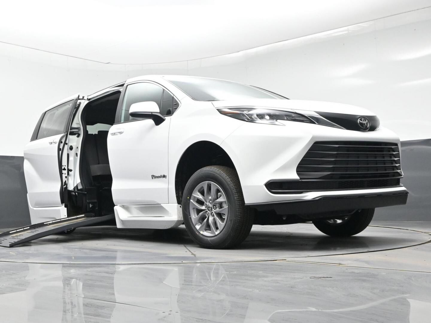 2026 TOYOTA Sienna