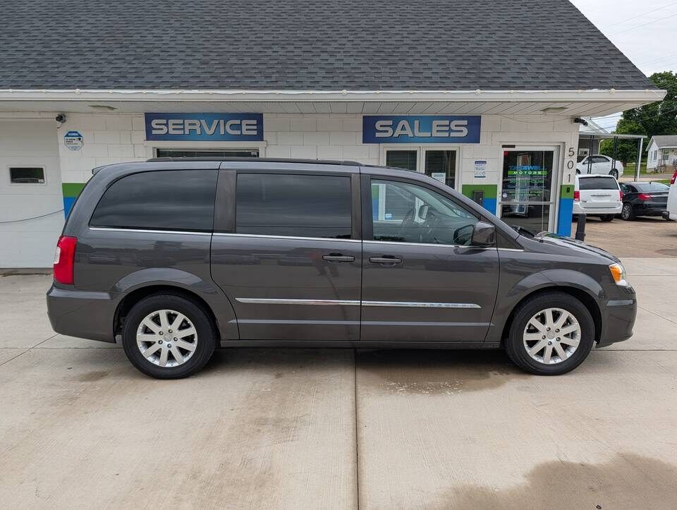 2015 CHRYSLER Town and Country