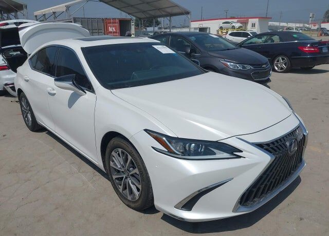 2022 LEXUS ES