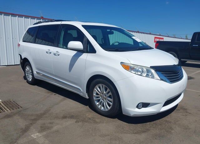 2012 TOYOTA Sienna
