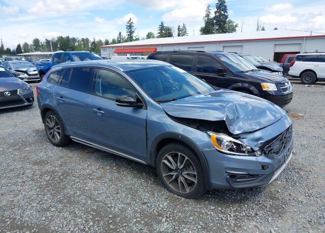 2017 VOLVO V60CC