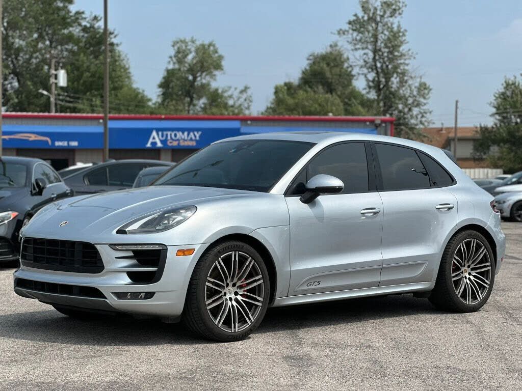 2017 PORSCHE Macan