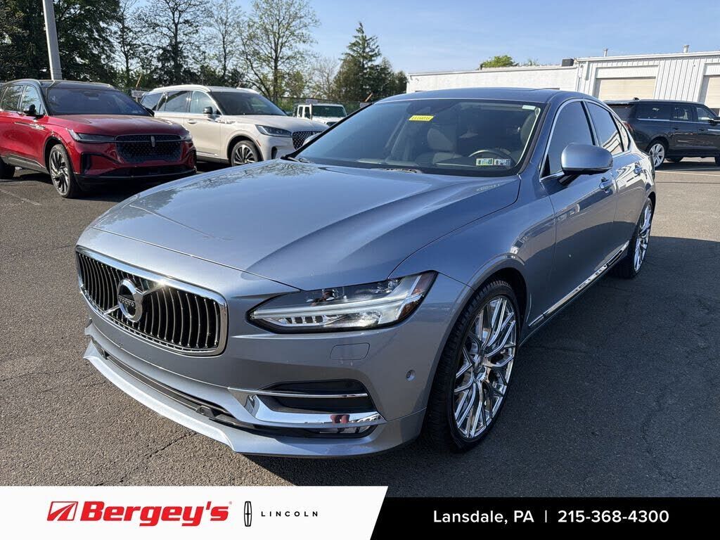 2017 VOLVO S90