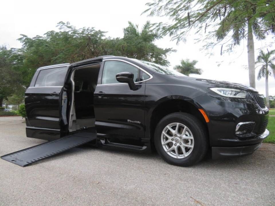 2022 CHRYSLER Pacifica