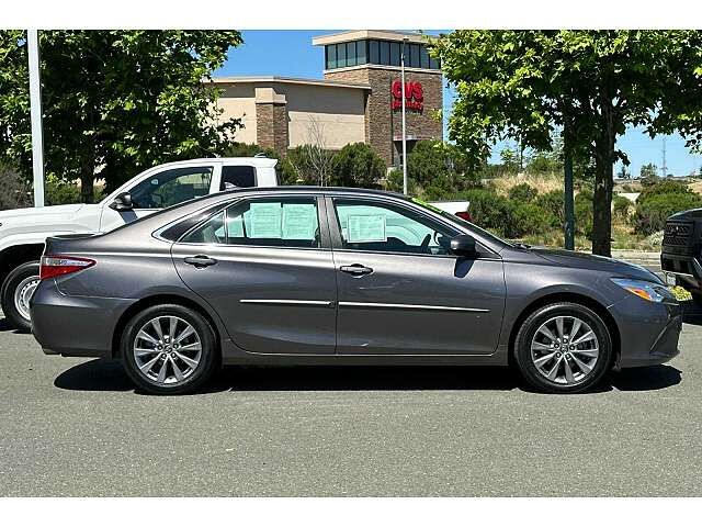 2017 TOYOTA Camry