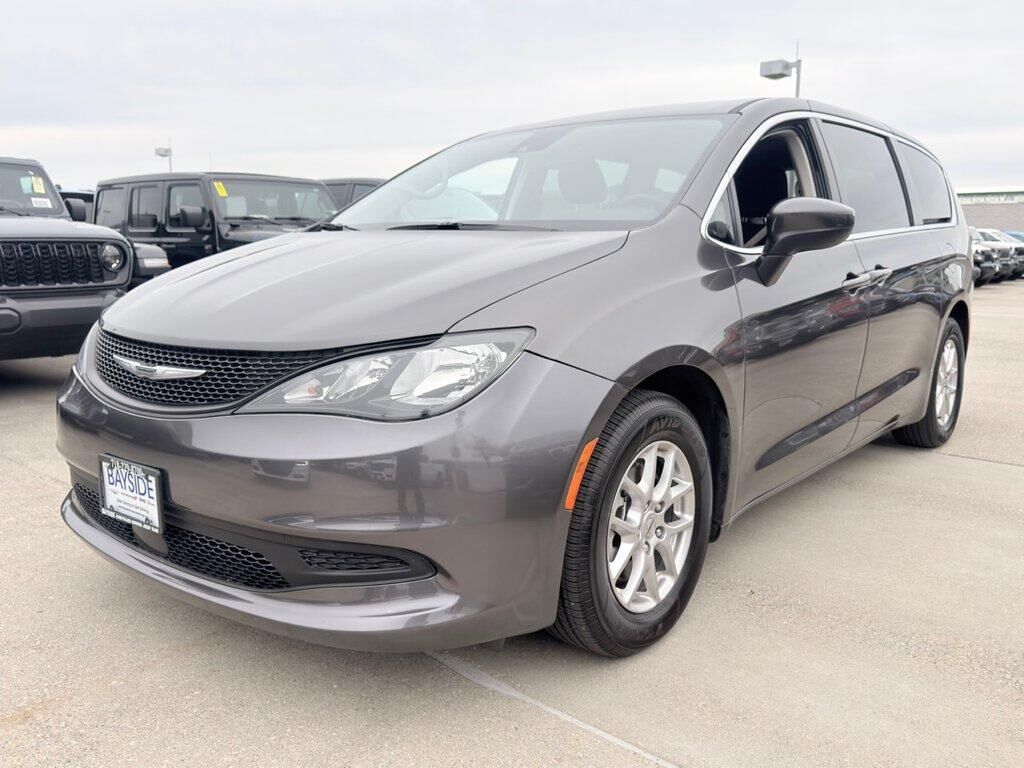 2023 Chrysler Voyager