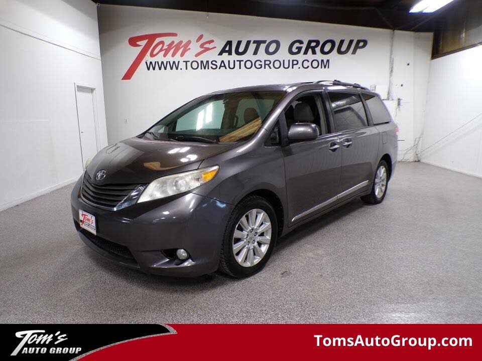 2011 TOYOTA Sienna