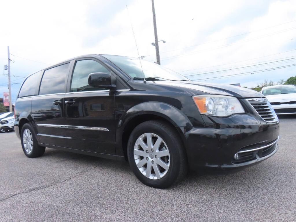 2014 CHRYSLER Town and Country