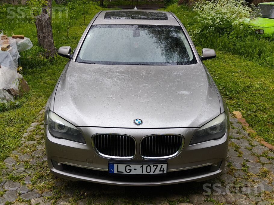 BMW 740i