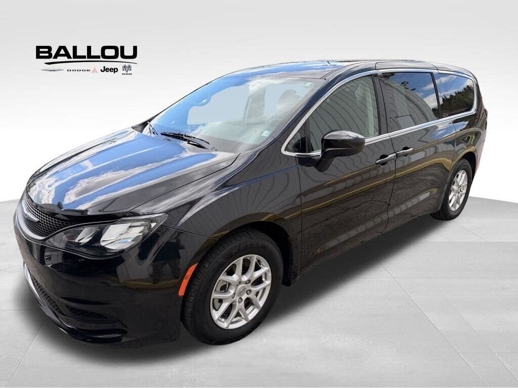 2023 Chrysler Voyager