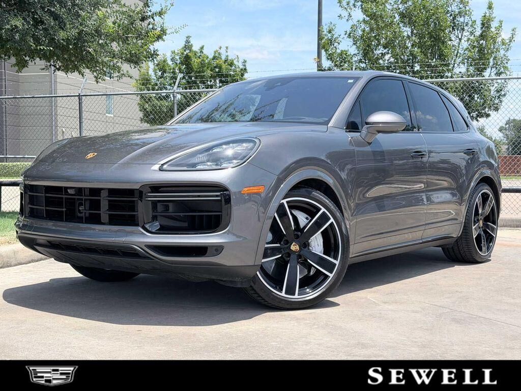 2022 PORSCHE Cayenne