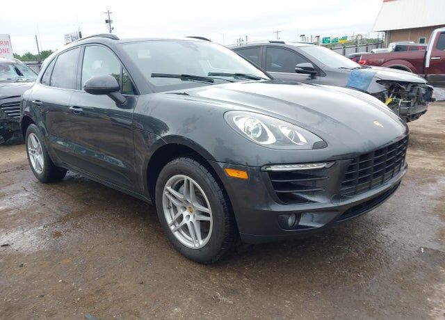 2017 PORSCHE Macan
