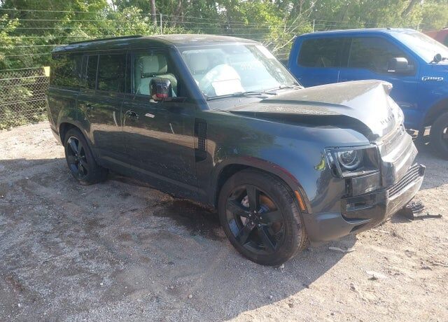 2026 LAND ROVER Defender