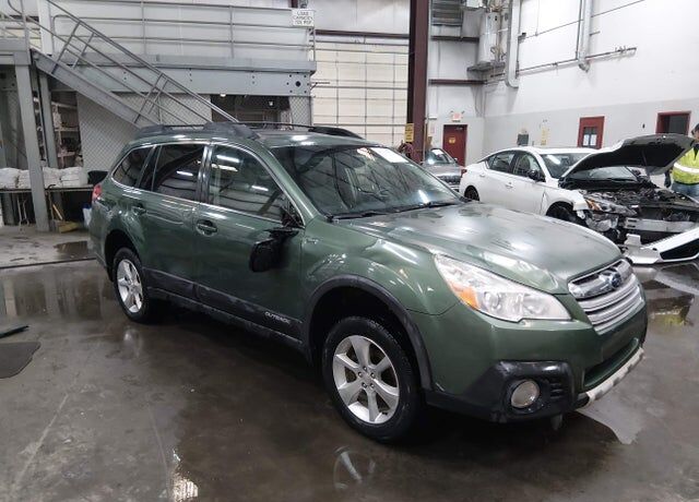 2013 SUBARU Outback
