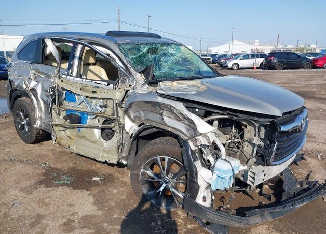 2016 TOYOTA Highlander