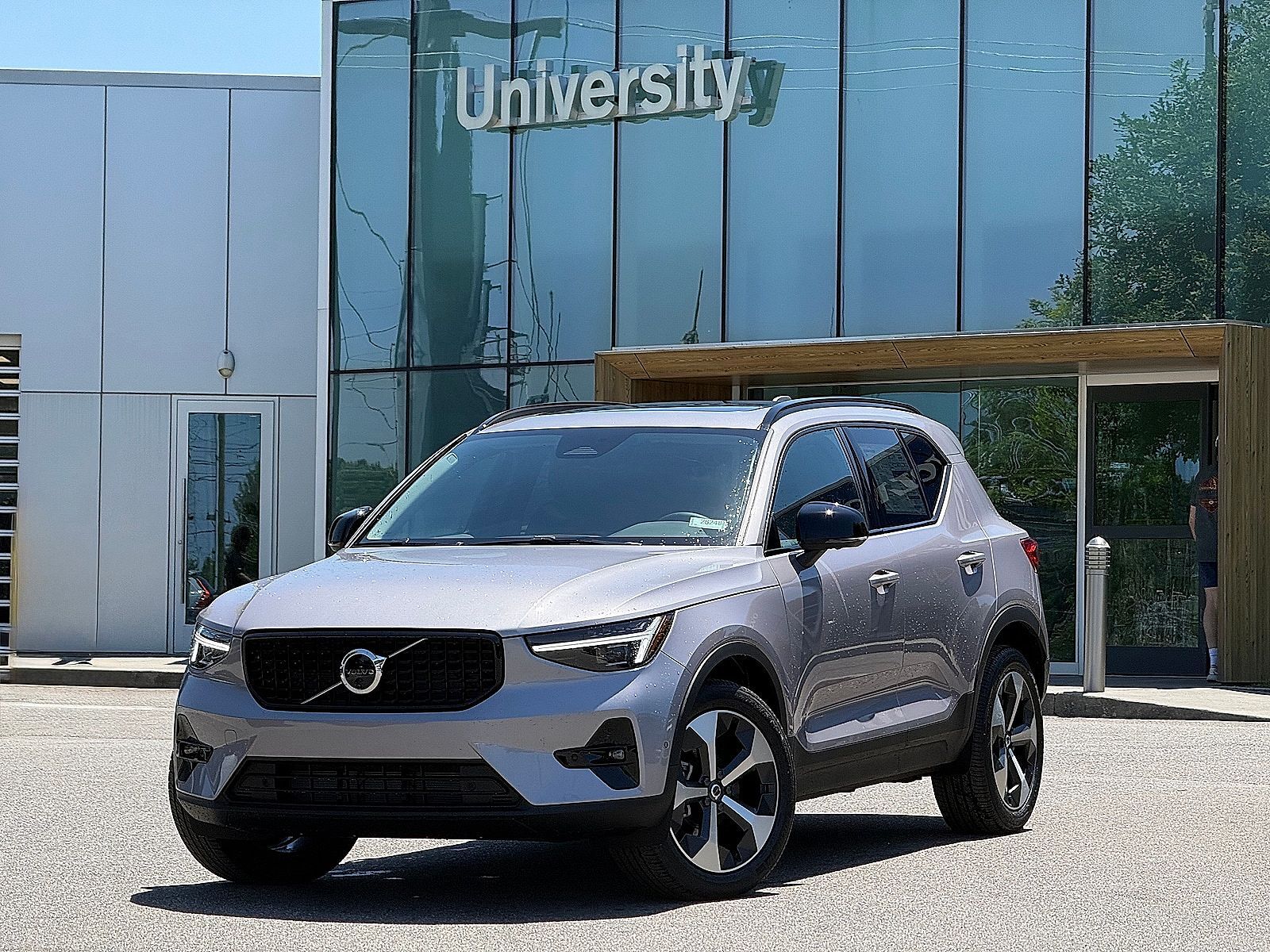 2026 VOLVO XC40