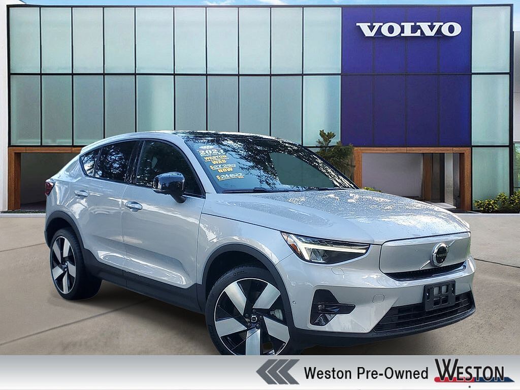 2023 VOLVO C40