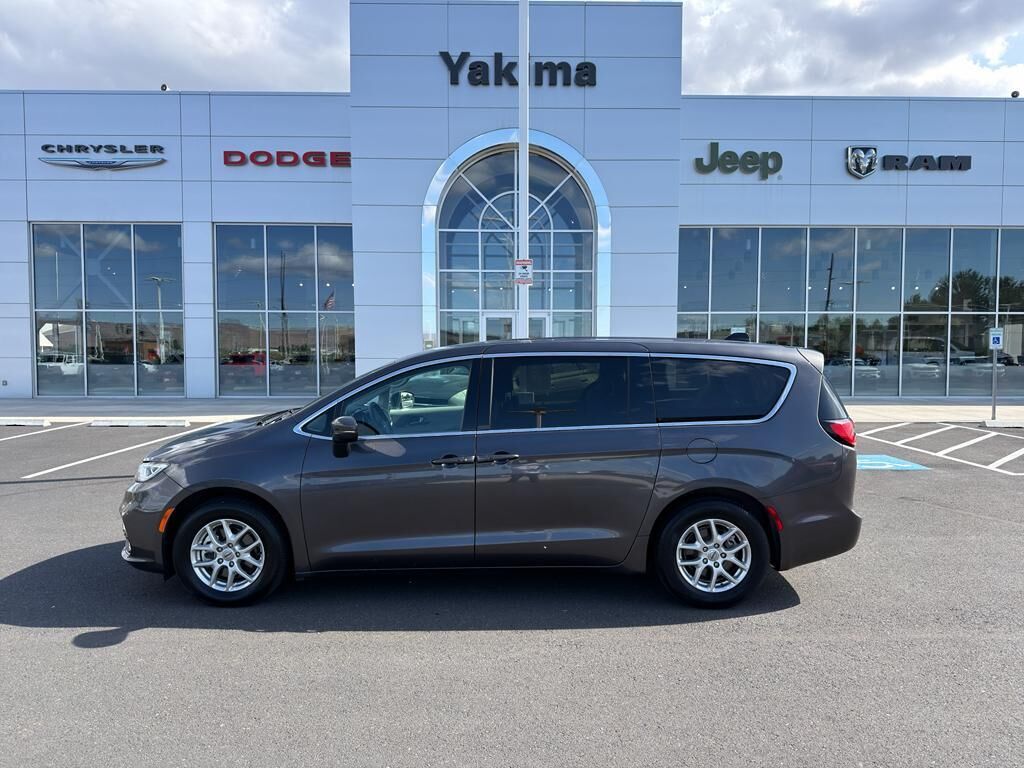 2023 CHRYSLER Pacifica