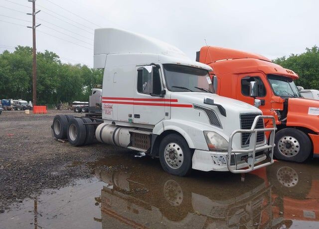 2016 VOLVO TRUCK VNL