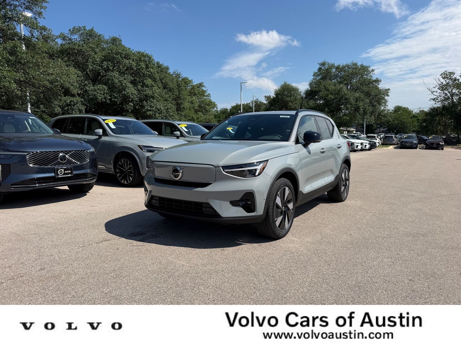 2026 VOLVO EX40